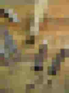 Werkzeuge und Holzkomponenten zur Reparatur von Streich- und Saiteninstrumenten.