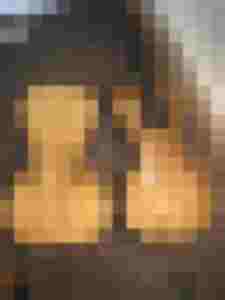 Violine im Zustand der Restauration, Holzinneres mit sichtbaren Füllungen und Klangstäben.